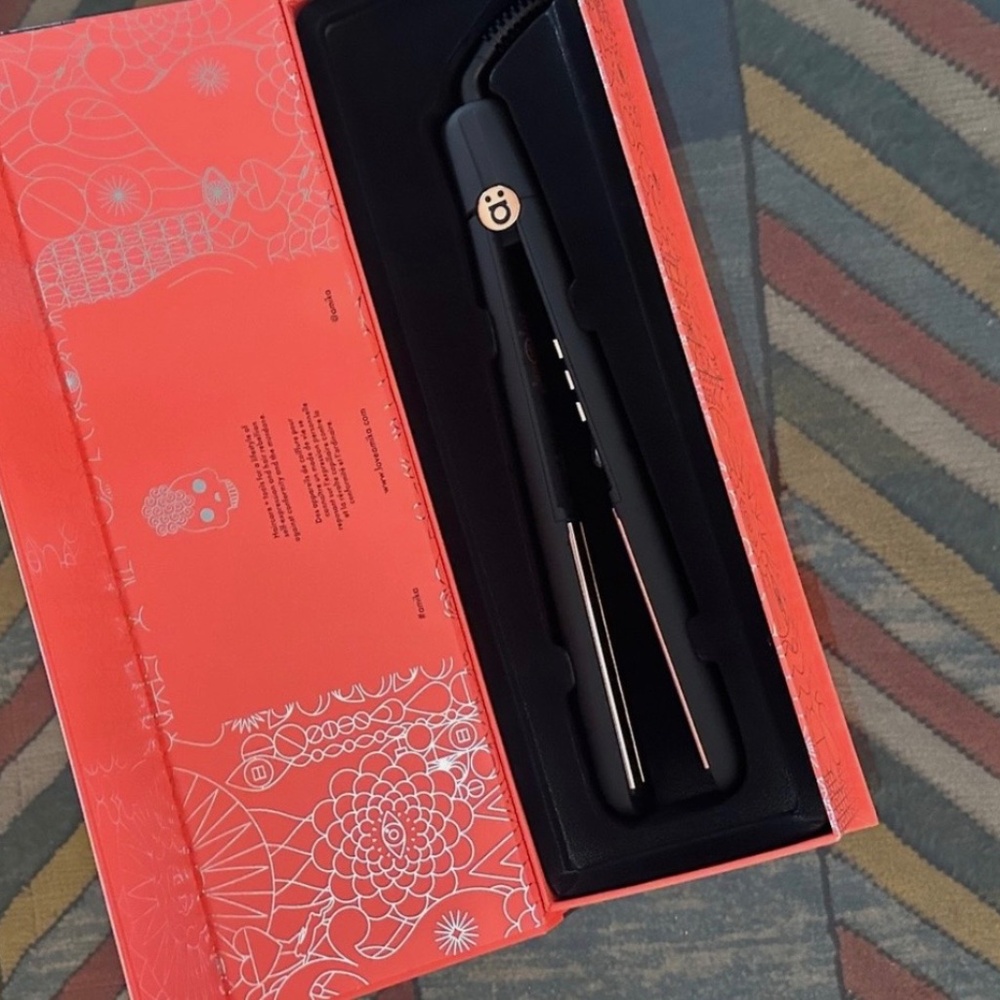 Amika The Confidante Moisture Lock Hair Straightener Brand New